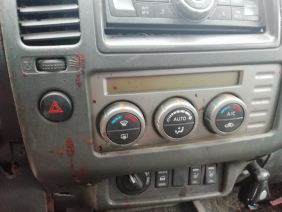 NİSSAN NAVARA ELEKTRONİK KLİMA PANELİ ÇIKMA ORJİNAL